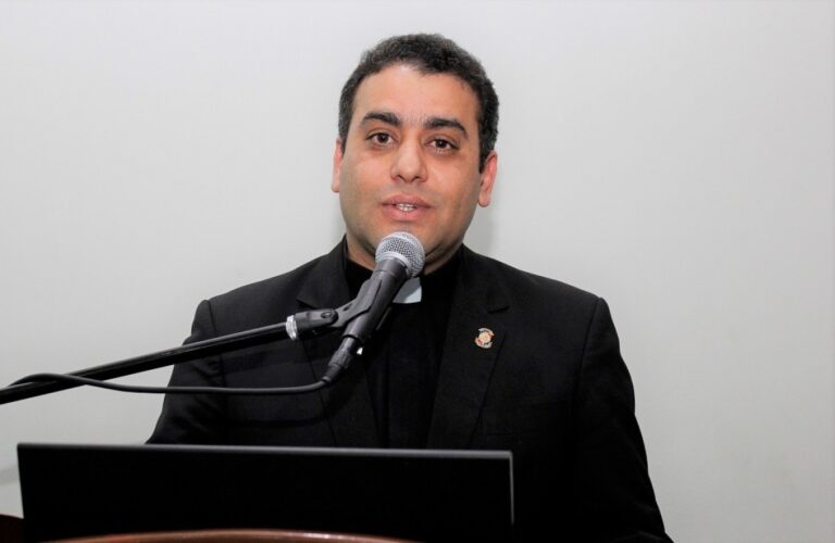 El reverendo padre rector de la Universidad Católica del Nordeste Isaac García de la Cruz, fustigó duramente la corrupción