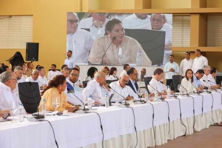 Abinader y vicepresidenta encabezan cuadragésimo séptimo Consejo de Gobierno en Higüey
