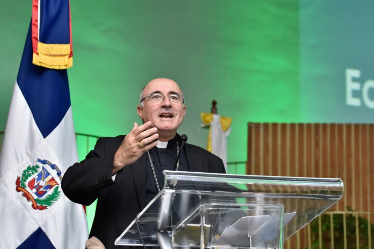 Cardenal de Uruguay diserta en la UCNE sobre educación, juventud y esperanza