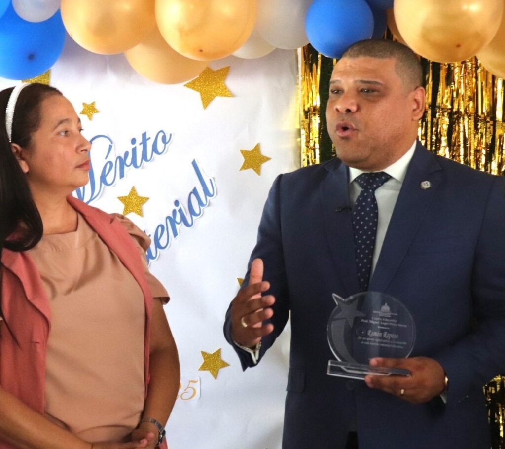 club-deportivo-y-cultural-de-sdn-reconoce-trayectoria-comunitaria-del-diputado-ramon-raposo