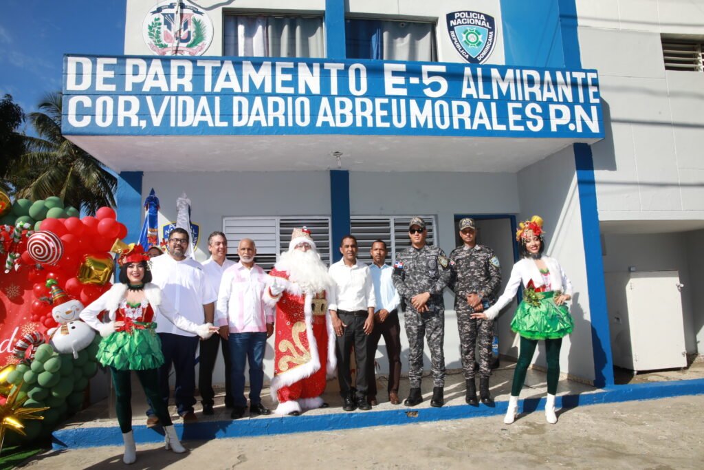 indotel-lleva-navidad-a-el-almirante-y-su-destacamento-conectado-a-la-red