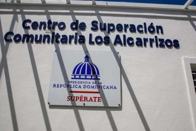 Presidente Abinader inaugura Centro de Superación Comunitaria Los Alcarrizos