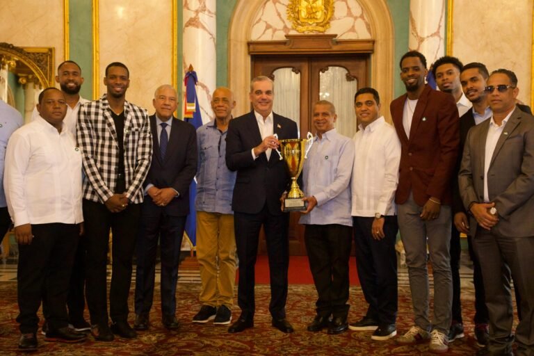 presidente-abinader-recibe-al-club-mauricio-baez-campeon-del-tbs-del-distrito-nacional