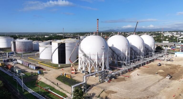 Refidomsa inaugura cuatro nuevas esferas de 280,000 barriles de GLP