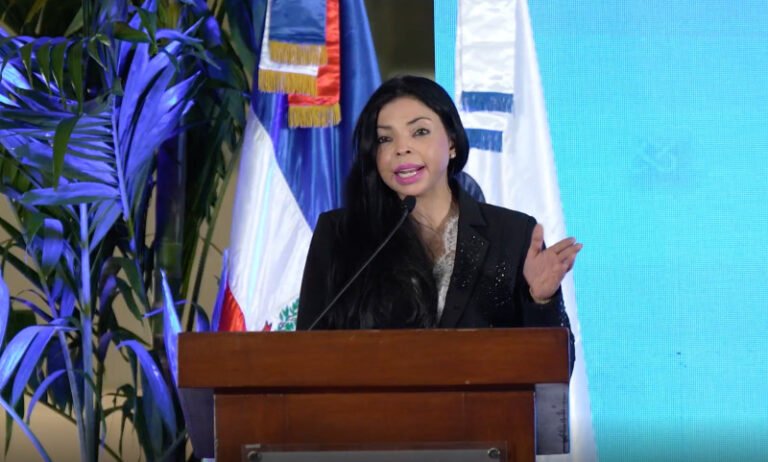 Yeni Berenice asegura que la corrupción jamás penetrará la puerta de su despacho