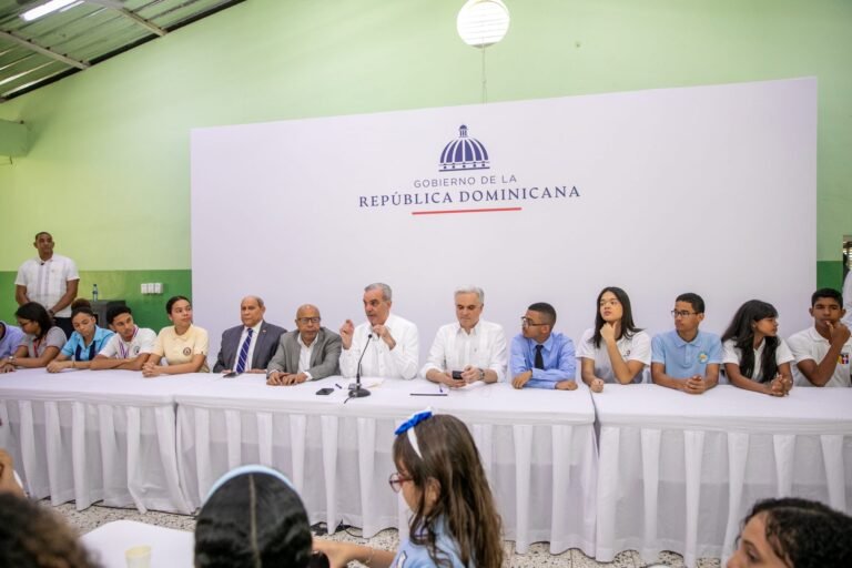 abinader-dice-la-rd-se-prepara-para-dar-un-gran-salto-digital