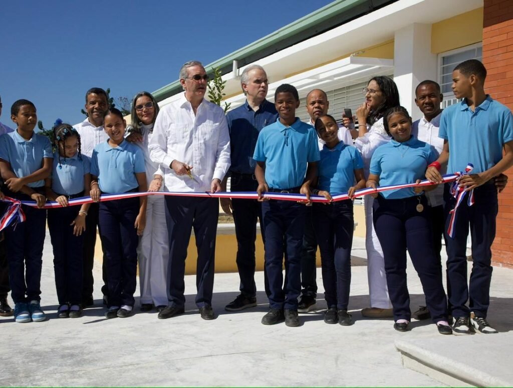el-presidente-abinader-inaugura-varias-obras-en-san-juan-y-azua