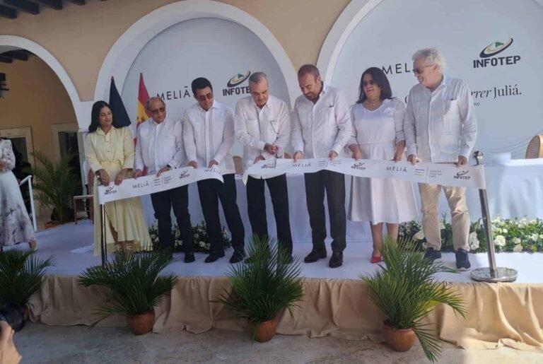 encabeza-inauguracion-escuela-hoteleria-y-turismo-punta-cana